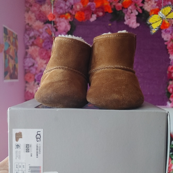 Ugg Jessie Bow - Picture 3 of 3